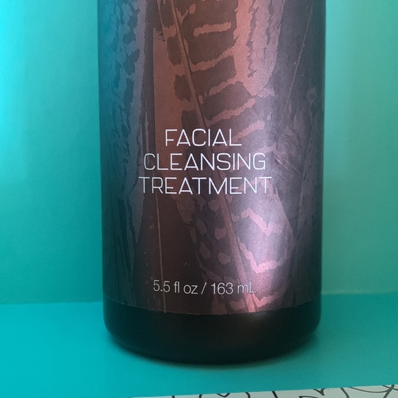 Bella spirit facial cleanser by Chaz Dean - Picture 2 of 5